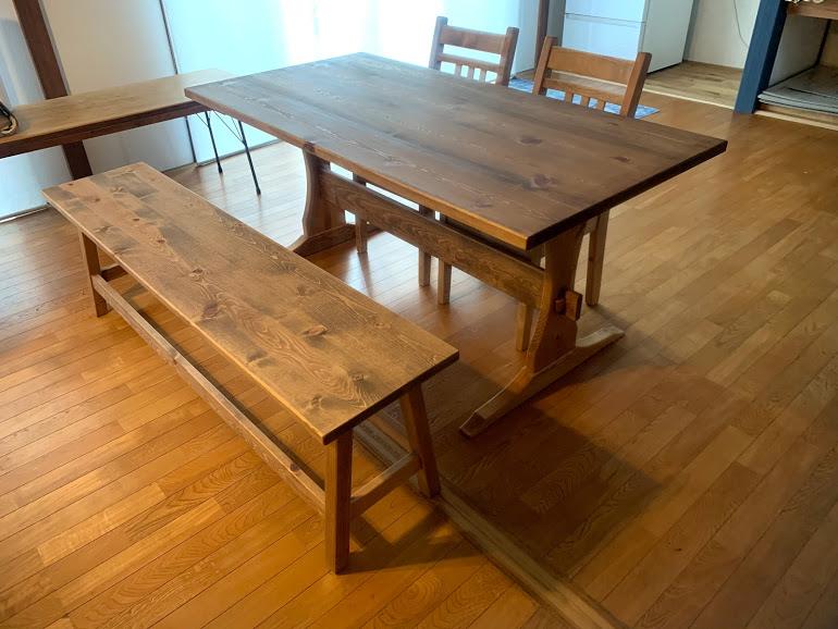 ２本足のテーブル