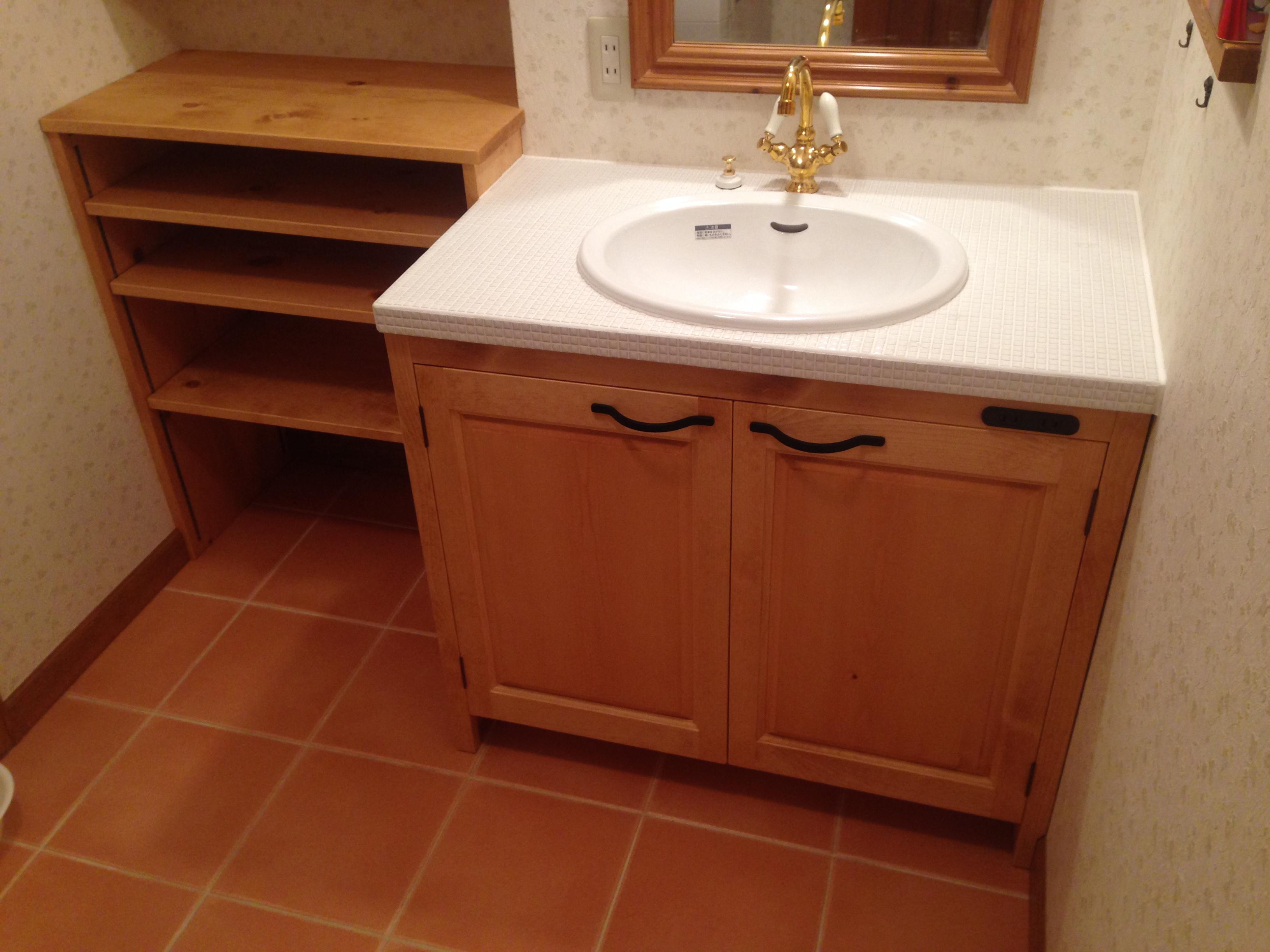 タイルトップの洗面台